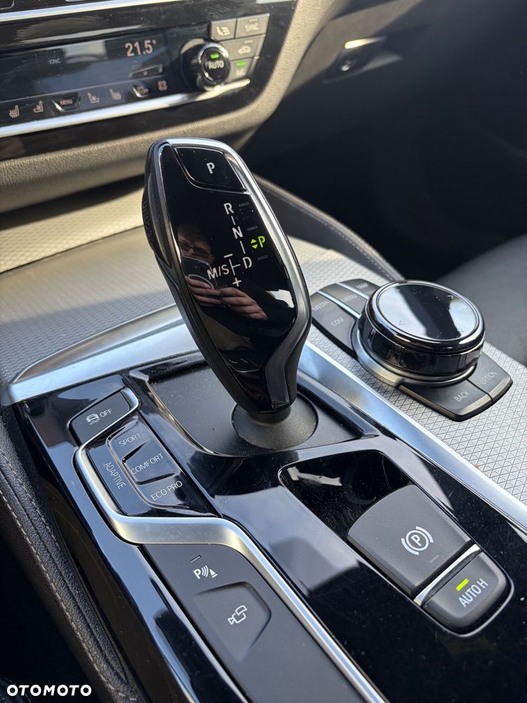 BMW Seria 5 M550i xDrive sport - 15