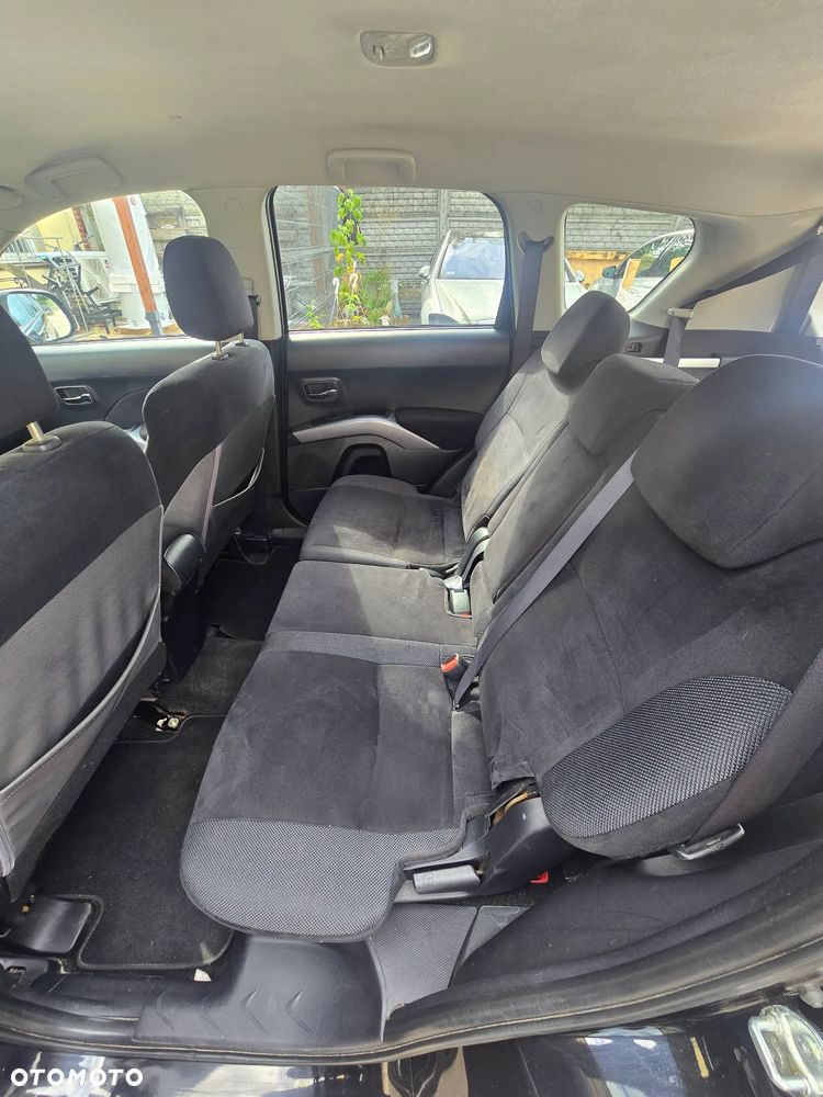 Mitsubishi Outlander - 9
