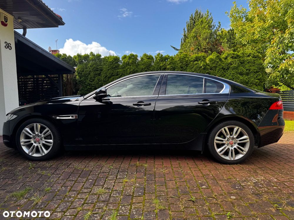 Jaguar XE 2.0 D Prestige - 8