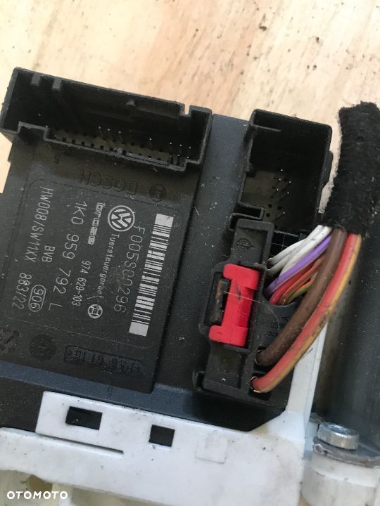 SILICZEK PODNOŚNIK SZYBY PRAWY PRZEDNI B6 1K0959792L - 2