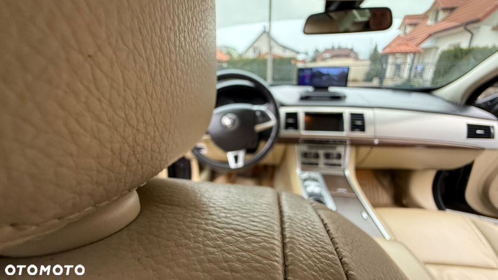 Jaguar XF 2.0 T Luxury - 20