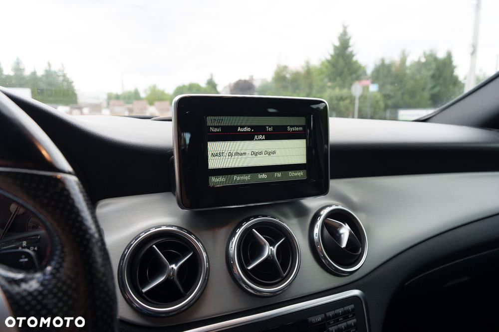 Mercedes-Benz GLA 180 7G-DCT AMG Line - 18