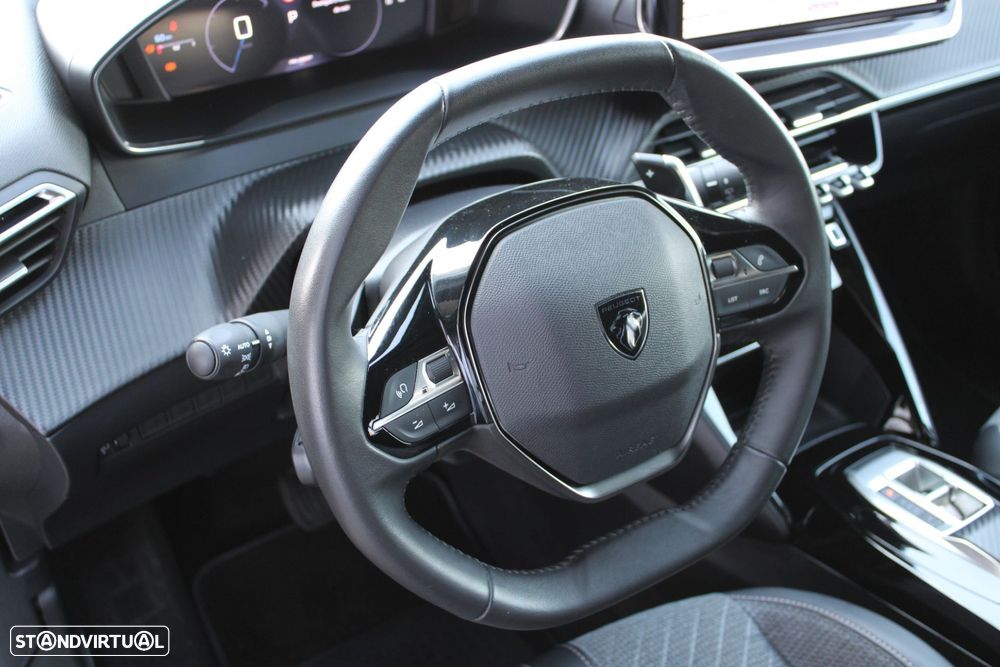 Peugeot 2008 1.2 PureTech Allure Pack EAT8 - 28