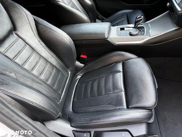 BMW Seria 3 320d xDrive Edition M Sport Shadow - 15