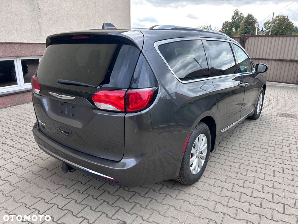 Chrysler Pacifica - 7