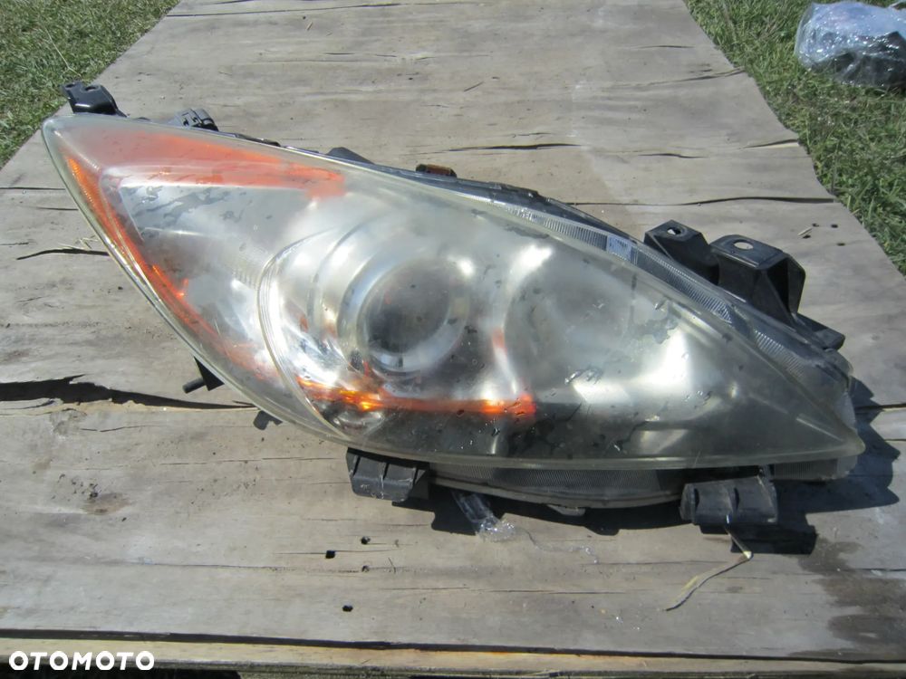 Lampa przód przednia prawa Mazda 3 II BL Anglik