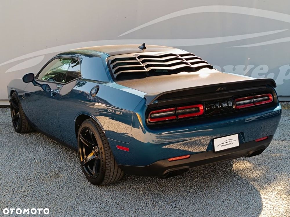 Dodge Challenger - 16