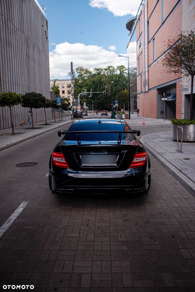 Mercedes-Benz Klasa C 63 AMG - 17
