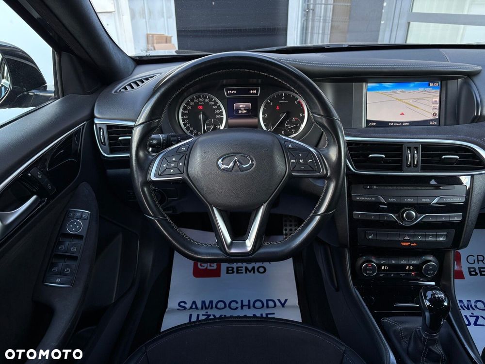 Infiniti Q30 - 15