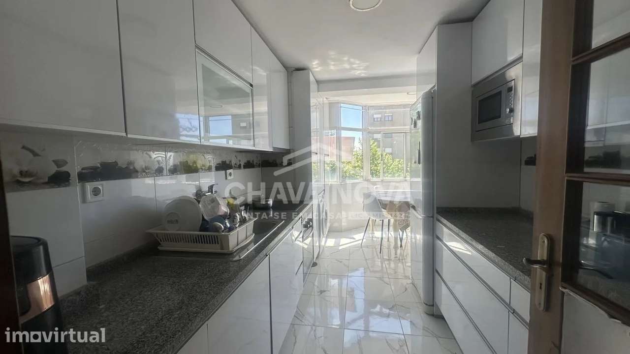 Apartamento T3 situado na zona de Coimbrões - Grande imagem: 2/15