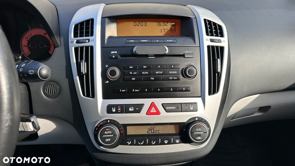 Kia Ceed 1.4 Comfort + - 8