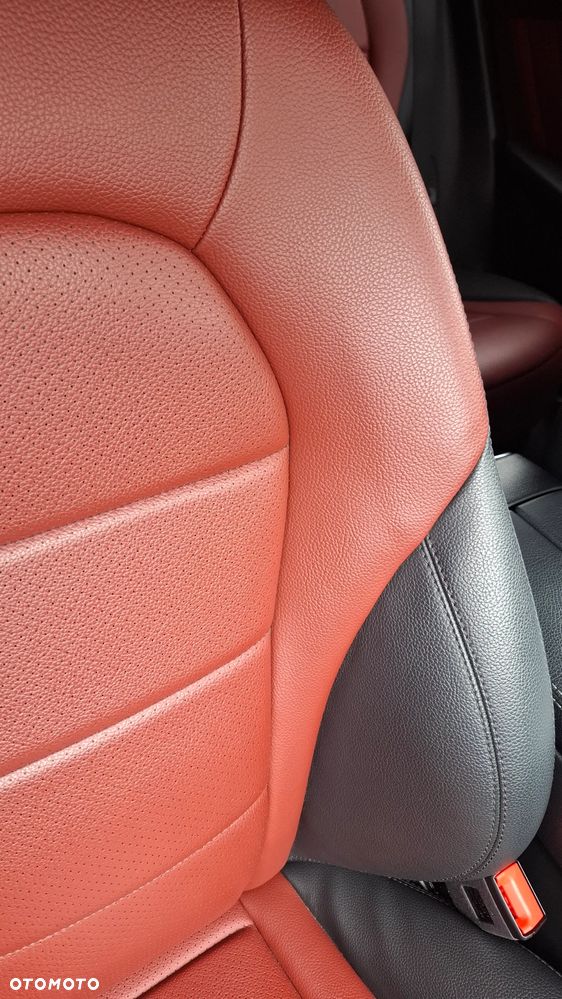 Mercedes-Benz GLC 250 4Matic 9G-TRONIC AMG Line - 23