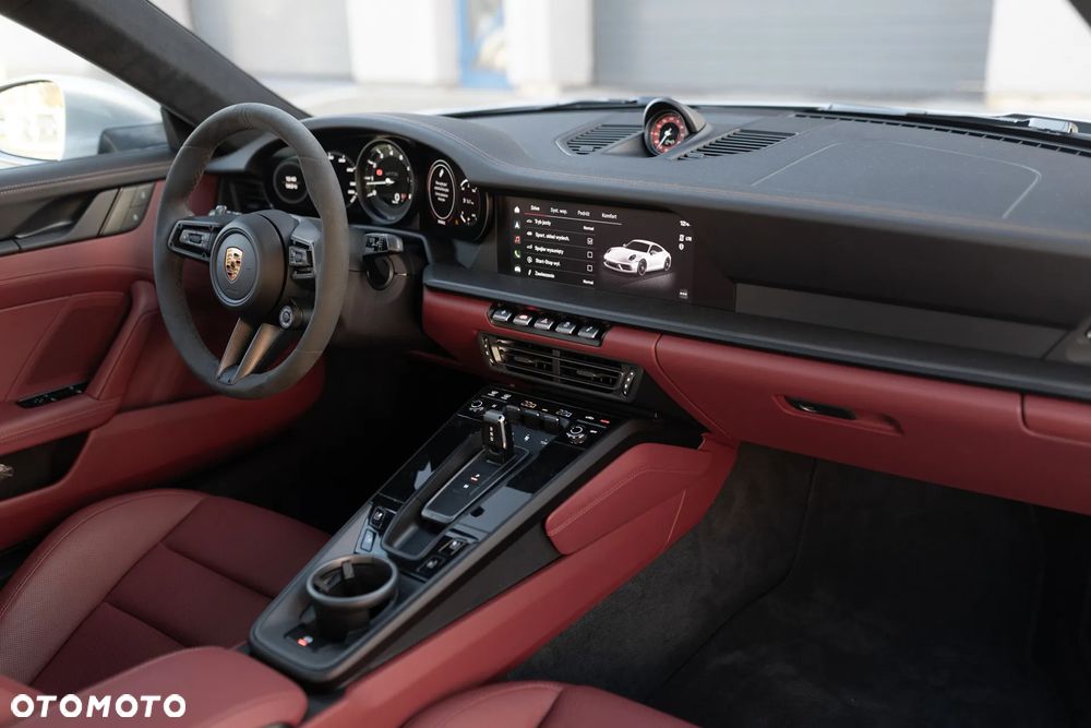 Porsche 911 Carrera GTS - 20