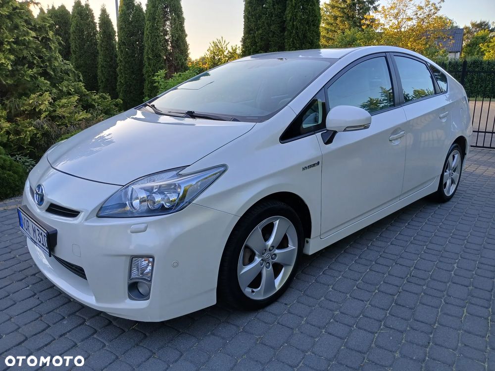 Toyota Prius (Hybrid) Executive - 4