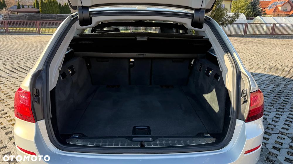 BMW Seria 5 525d Luxury Line - 26
