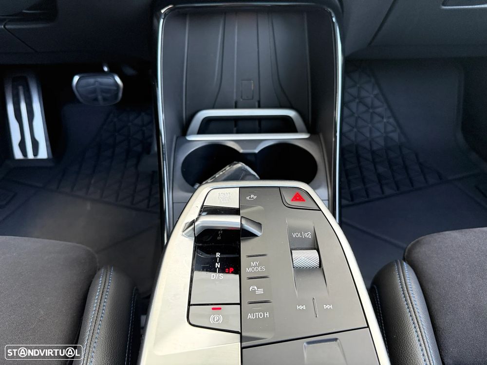 BMW 218 Active Tourer d Pack Desportivo M Auto - 37