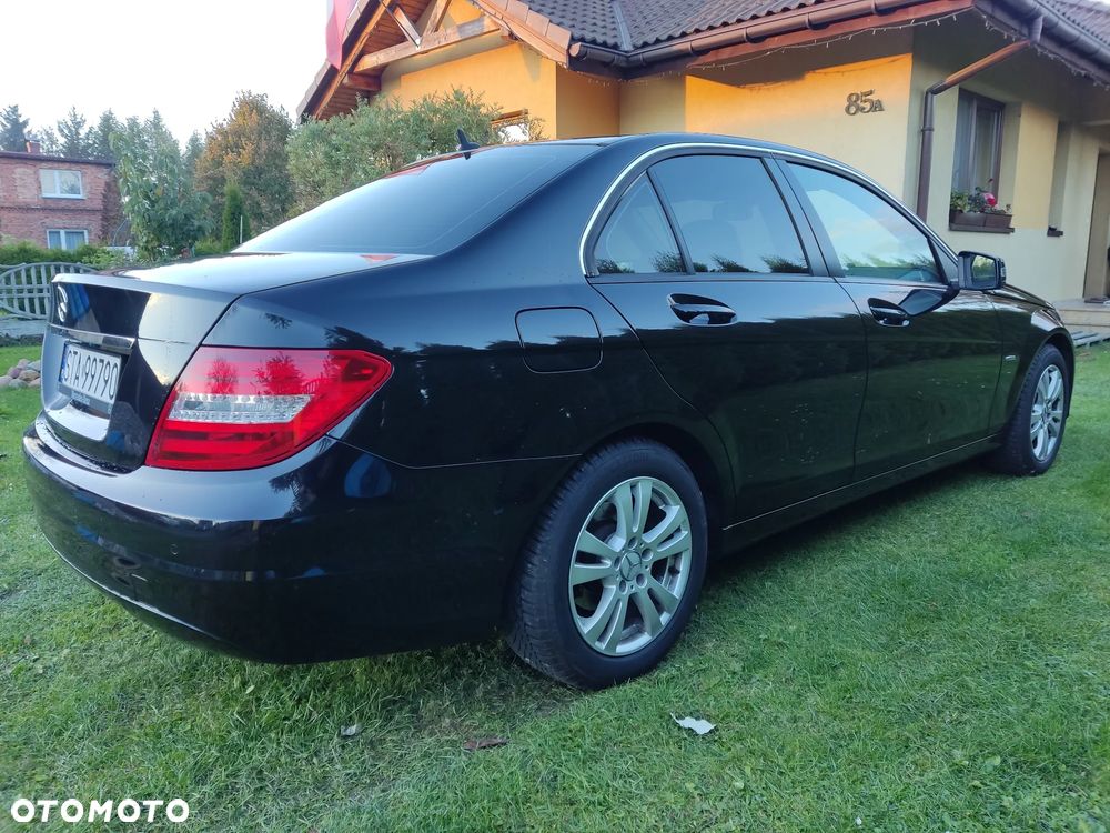 Mercedes-Benz Klasa C 180 CGI BlueEff Avantgarde - 4