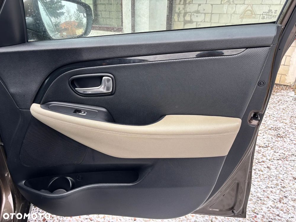 Kia Carens 1.7 CRDi L - 10