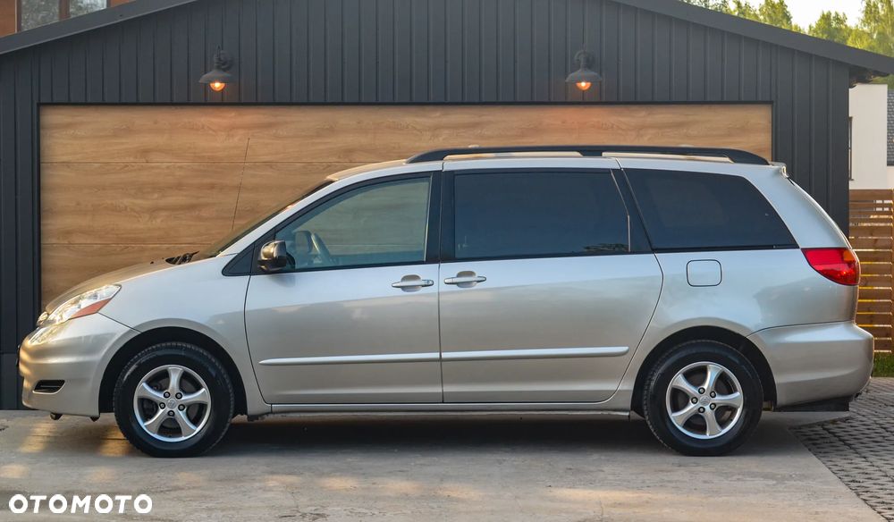 Toyota Sienna - 18