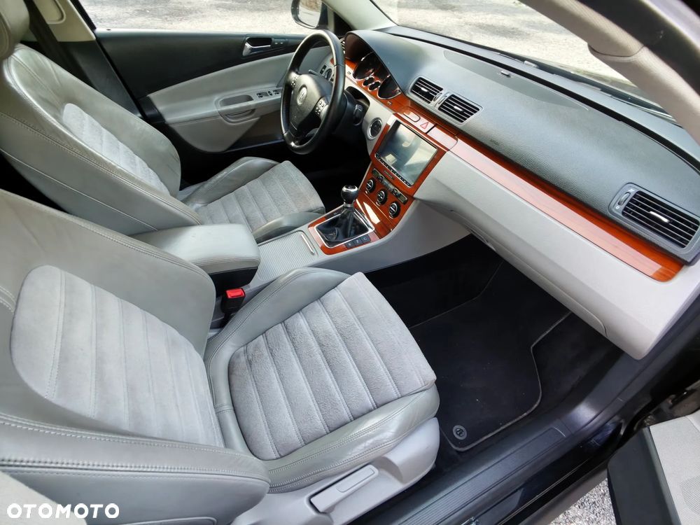Volkswagen Passat 2.0 TSI Highline - 24