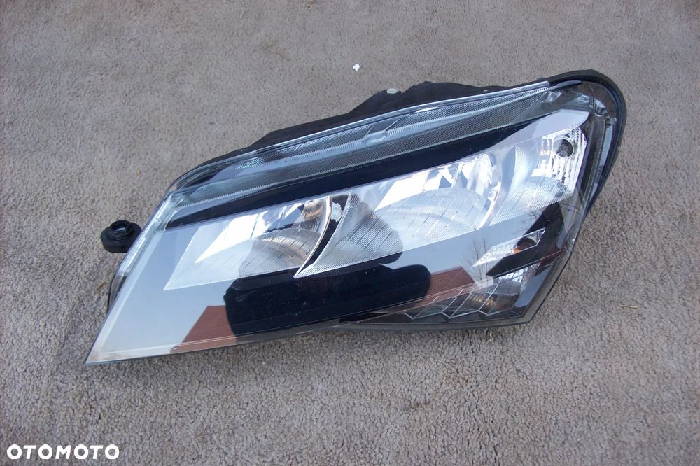 LAMPA PRZEDNIA LEWA SKODA SUPER B III EUROPA ROK 15/19 - 1