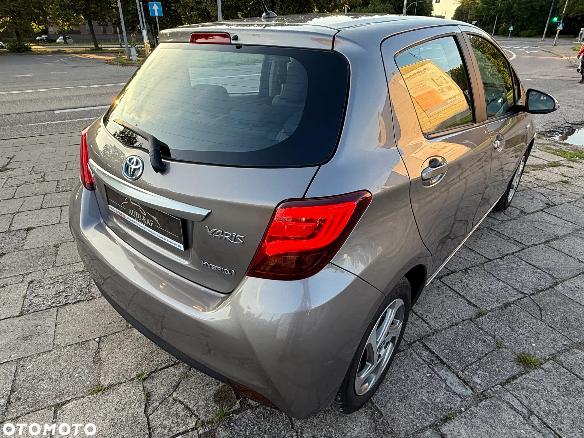 Toyota Yaris Hybrid 1.5 VVT-i Selection - 12