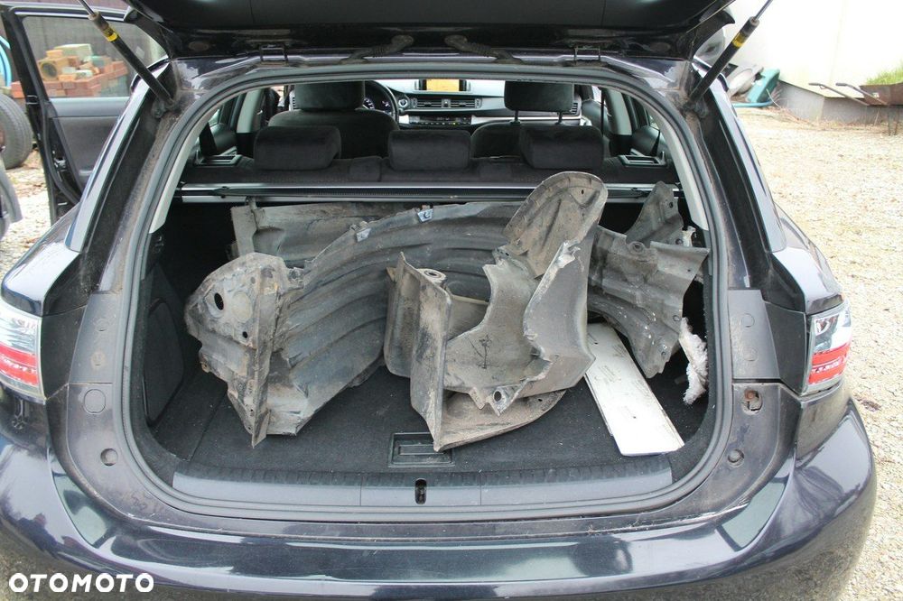 Lexus CT - 12