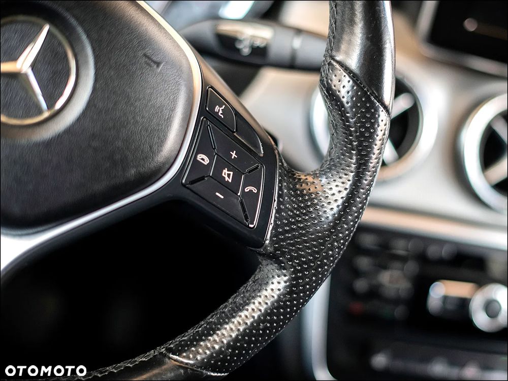 Mercedes-Benz CLA 180 7G-DCT Urban - 21