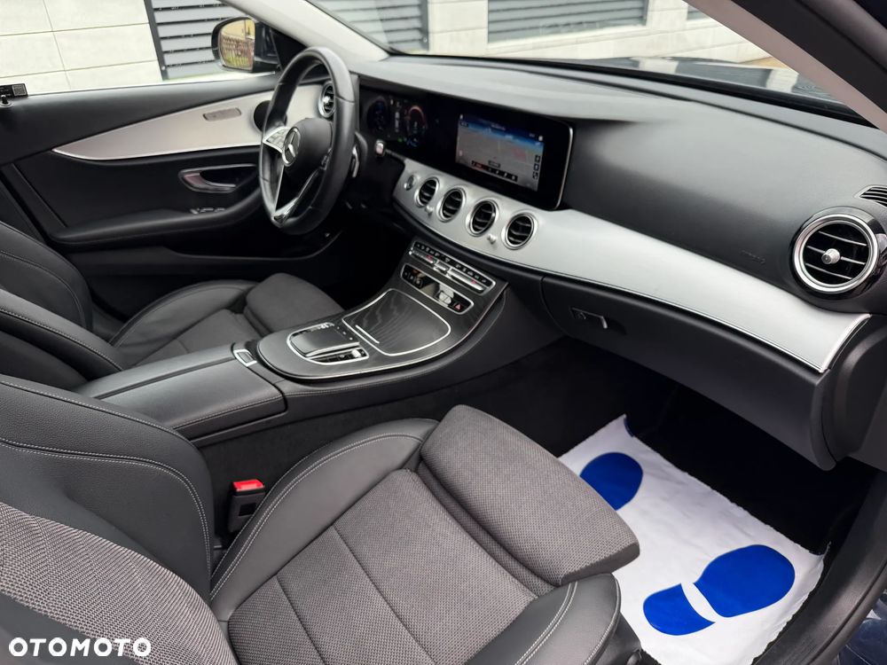 Mercedes-Benz Klasa E 300 Avantgarde - 9
