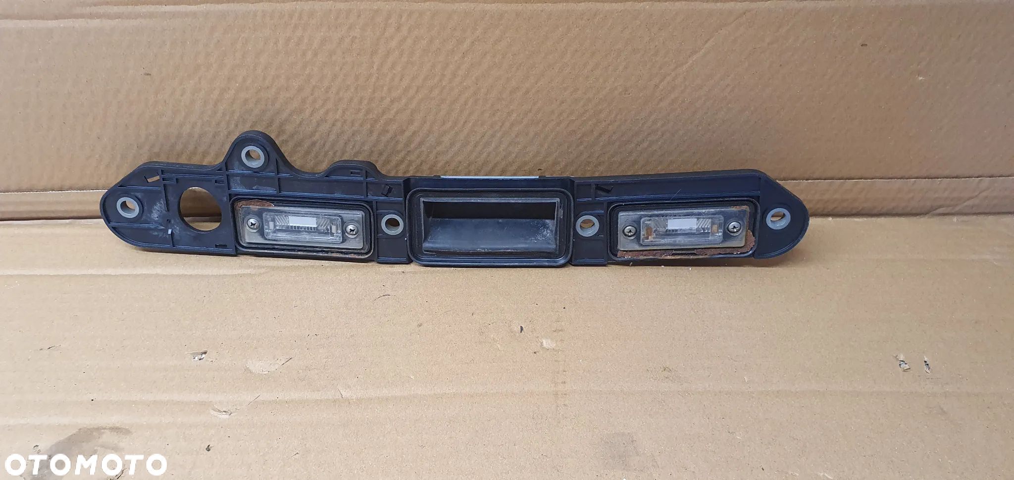 Blenda klapy bagażnika mikrostyk podświetlenie VW Golf V Plus 1T0827574C - 1