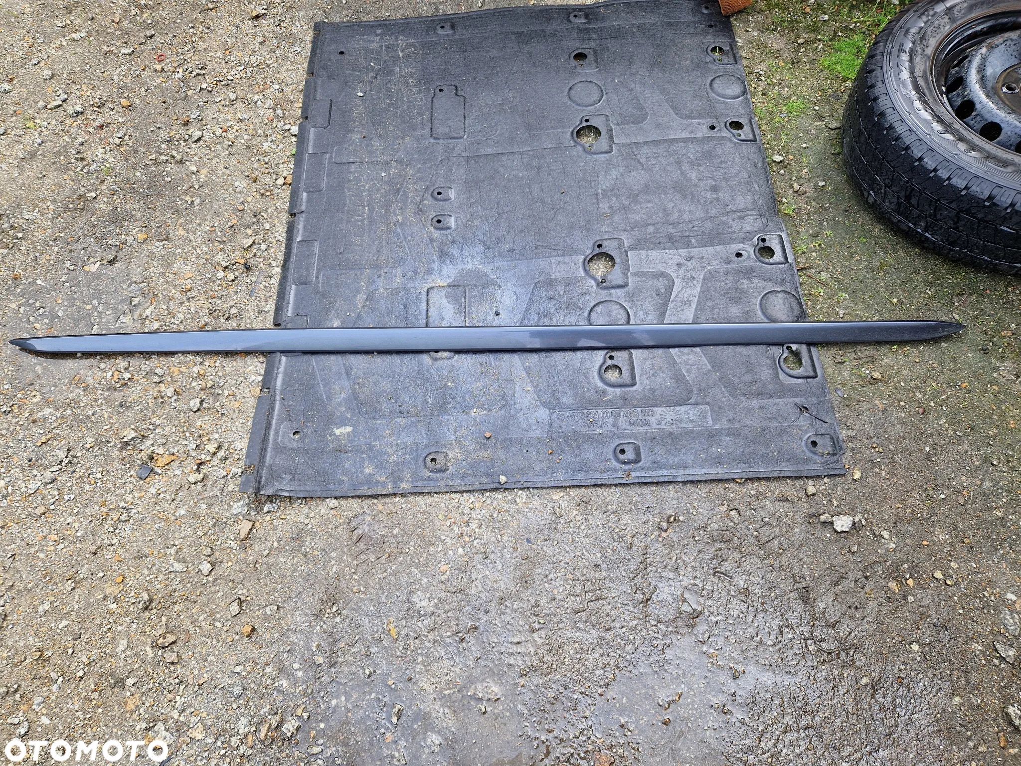 Audi A4 B9 LIFT listwa progowa prawa 8W0853932 - 1