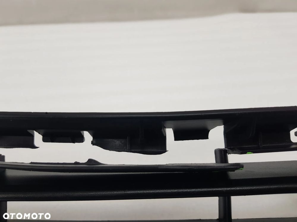 PEUGEOT PARTNER CITROEN BERLINGO III 07- KRATKA ŚRODKOWA ZDERZAKA PRZEDNIEGO , NR 9681519877 , NR AUKCJI K16 - 9