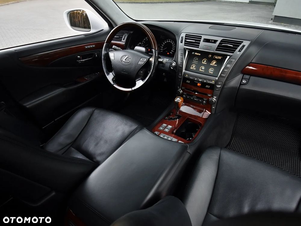 Lexus LS 600h Superior - 16