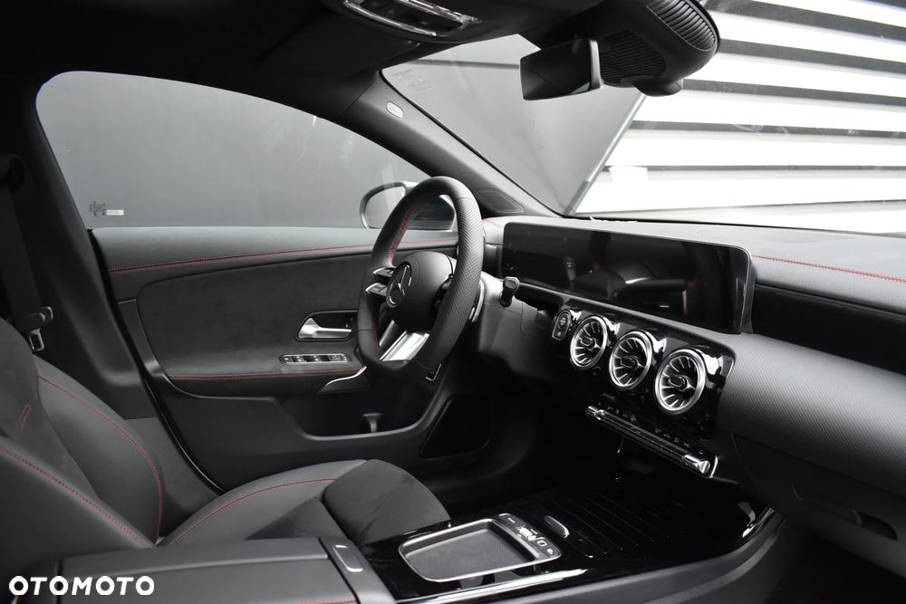 Mercedes-Benz CLA - 15
