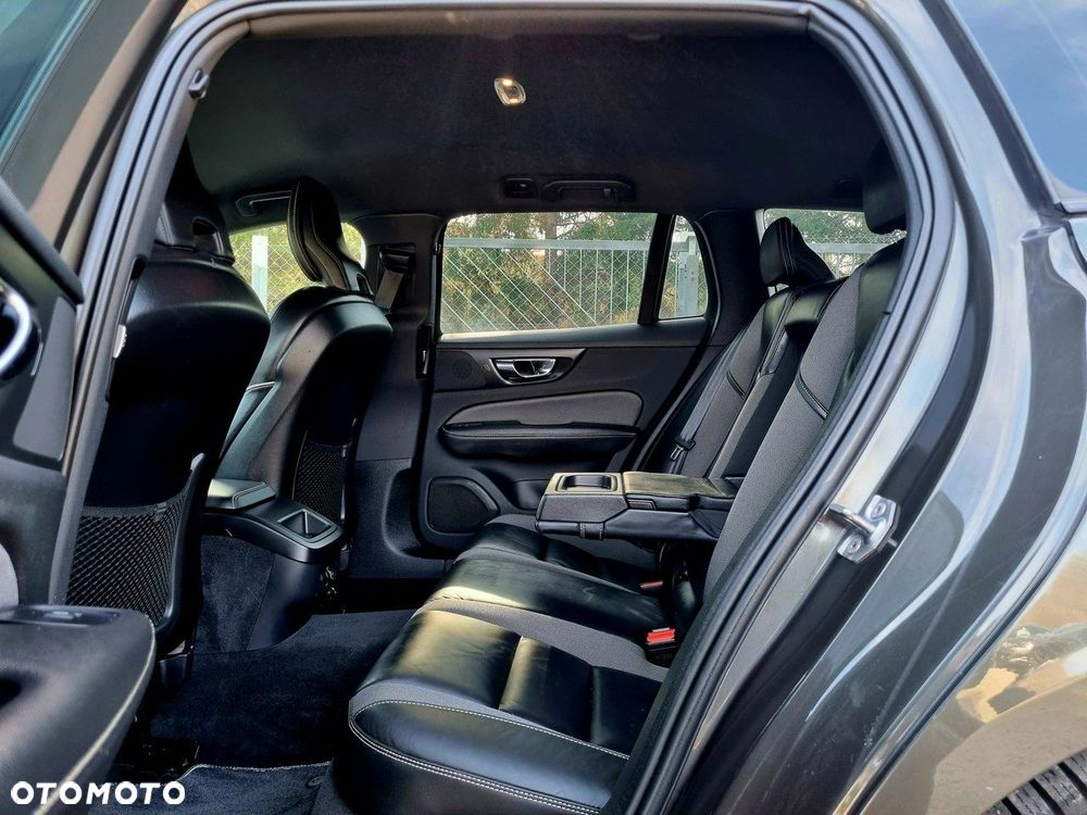 Volvo V60 D4 Geartronic R-Design - 13
