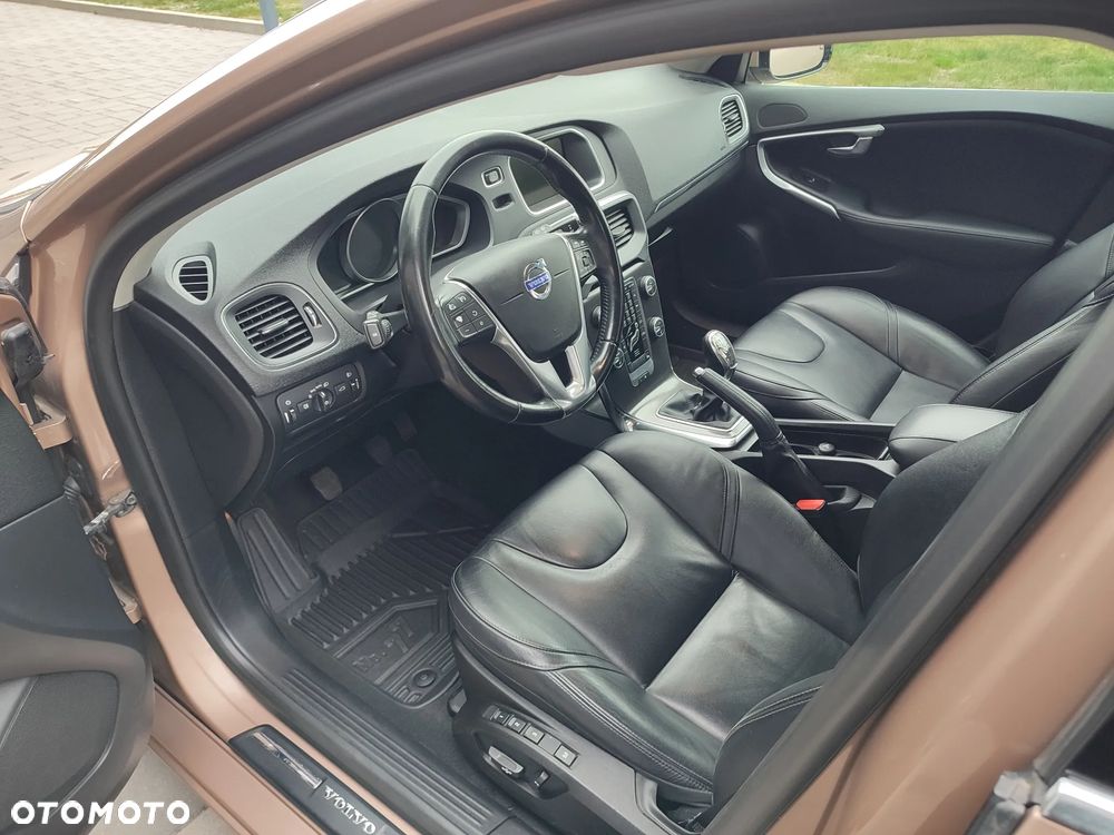 Volvo V40 T2 Summum - 24