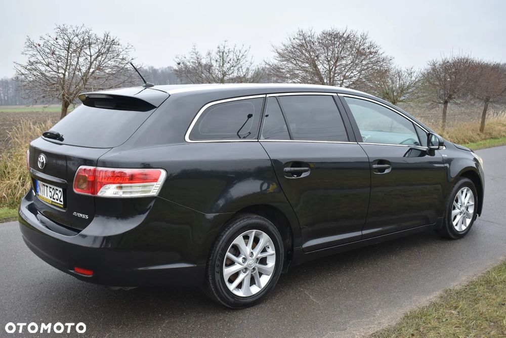 Toyota Avensis - 11