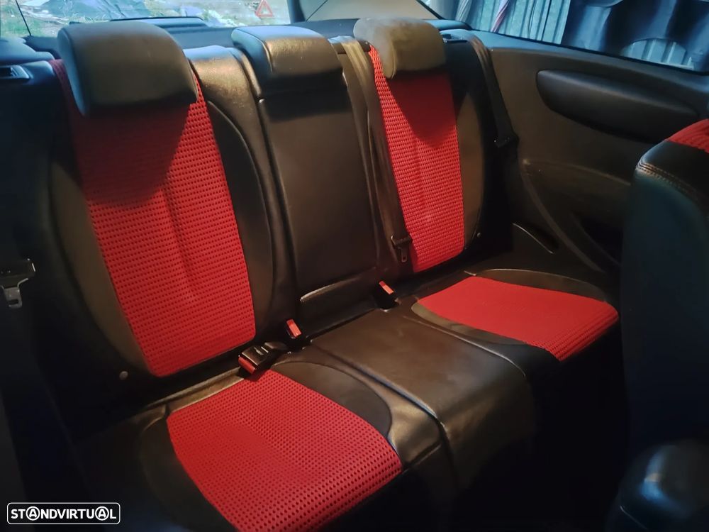 Citroën C4 1.6 HDi 110 by Loeb - 12