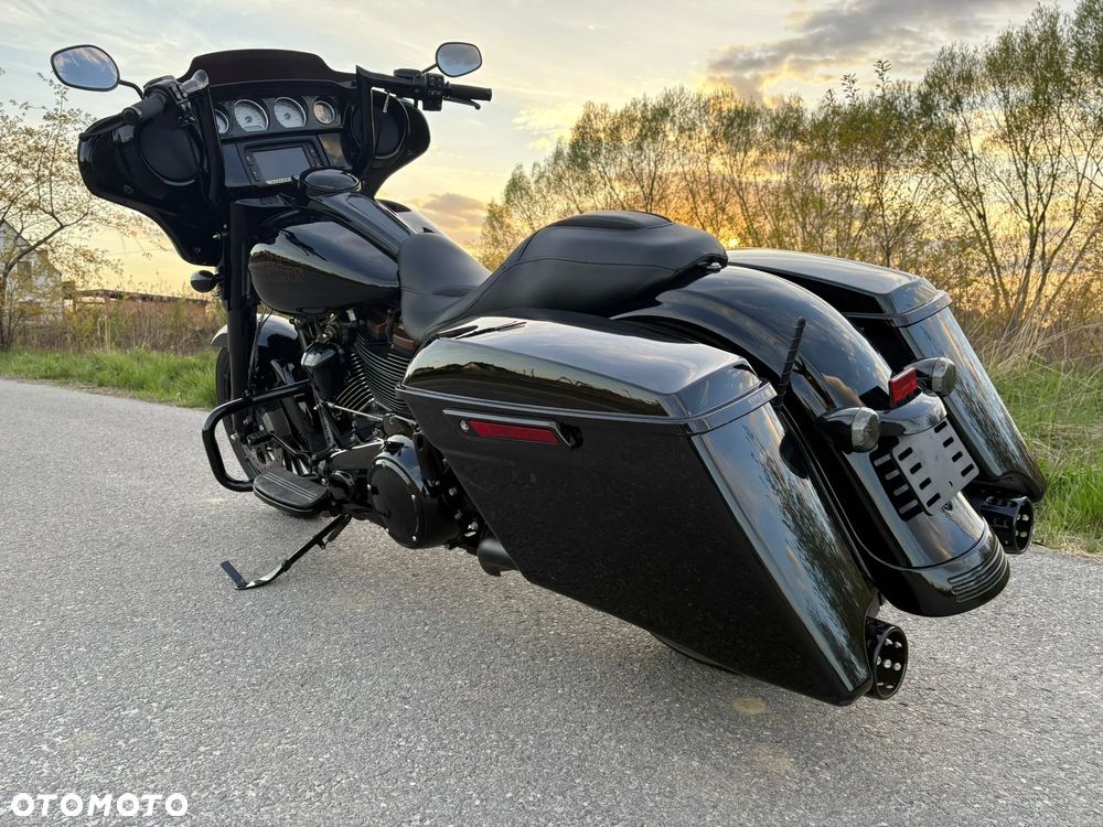 Harley-Davidson Touring Street Glide - 4