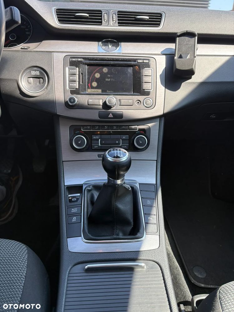 Volkswagen Passat 2.0 TDI BlueMotion Technology Comfortline - 13