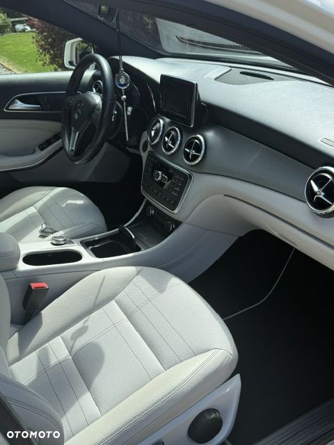 Mercedes-Benz GLA - 14