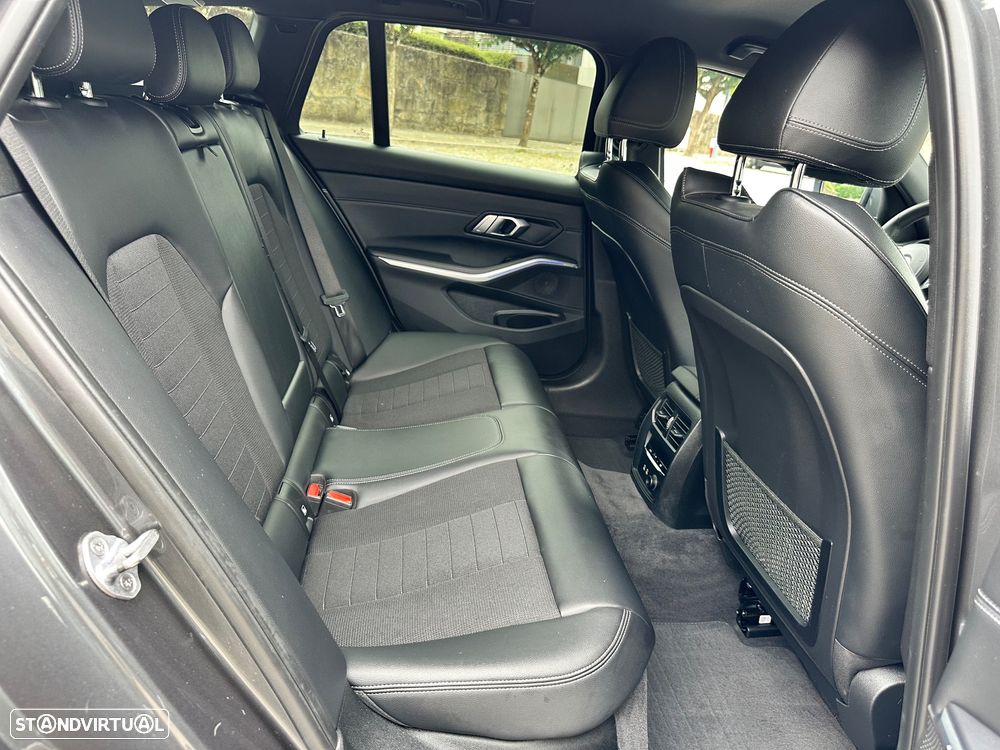 BMW 318 d Line Sport - 38