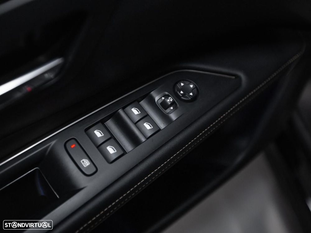 Peugeot 5008 1.2 PureTech GT EAT8 - 17