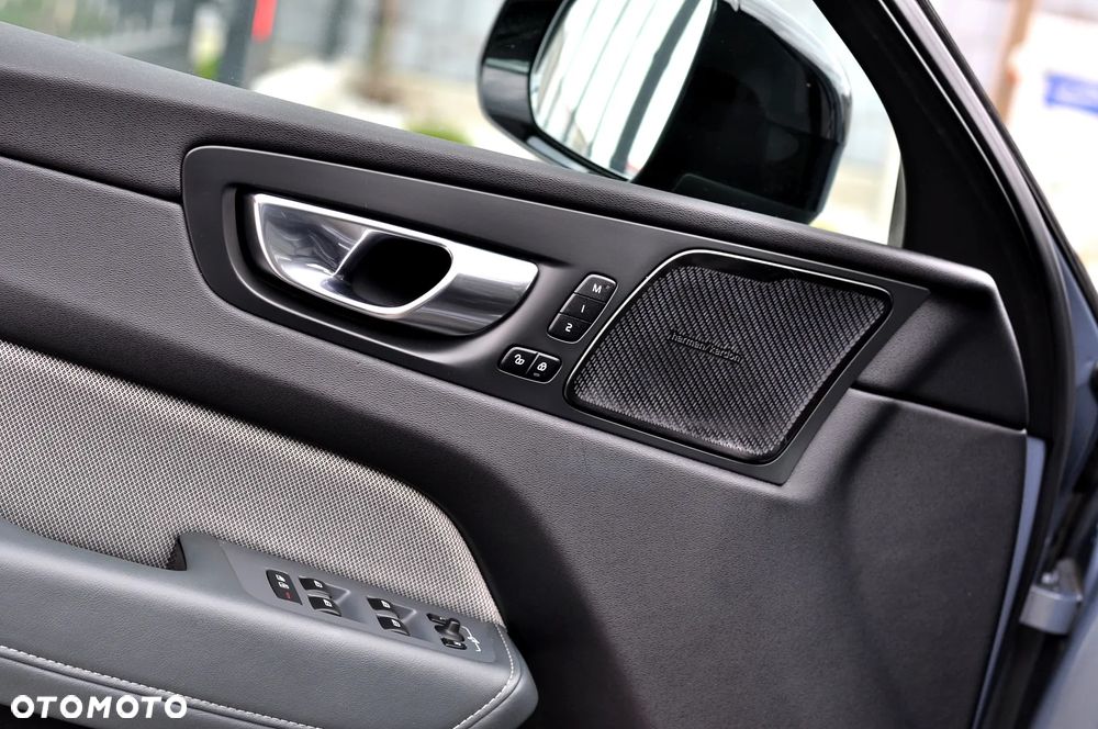 Volvo XC 60 T6 AWD Recharge Geartronic RDesign - 39