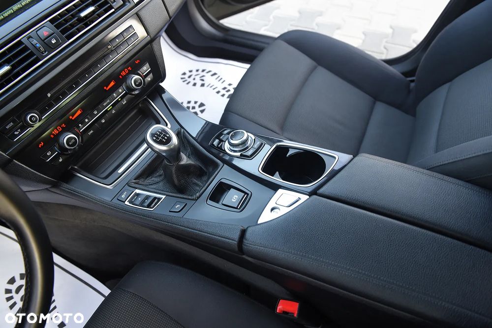 BMW Seria 5 518d Luxury Line - 26