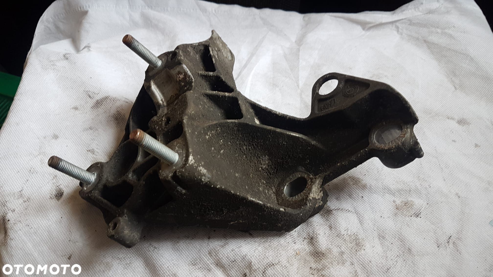 Łapa podpora silnika Audi A6 S6 C6 5.2 V10 - 1