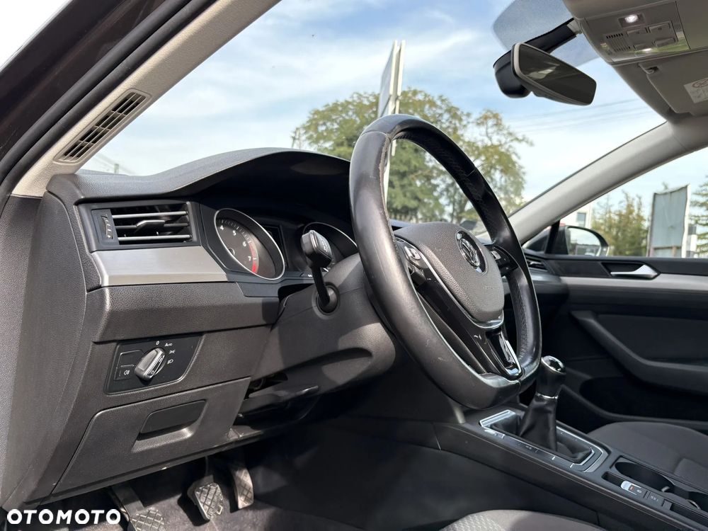 Volkswagen Passat 1.4 TSI BMT Comfortline - 10