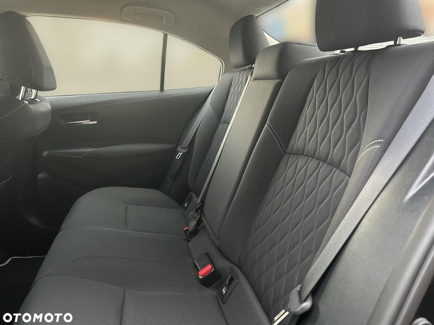 Toyota Corolla 1.8 Hybrid Comfort - 12