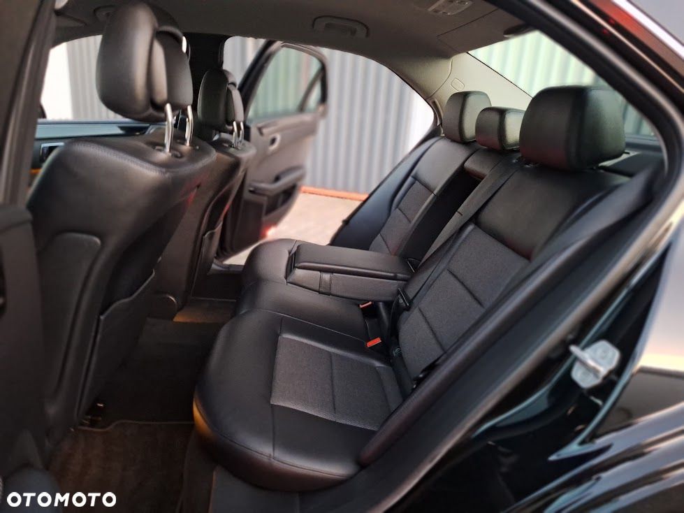 Mercedes-Benz Klasa E 200 CGI BlueEFFICIENCY Automatik Avantgarde - 18