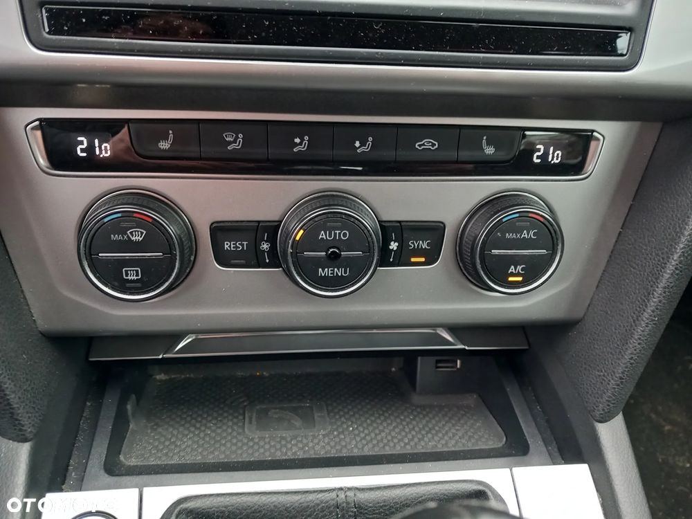 Volkswagen Passat 2.0 TDI SCR (BlueMotion Technology) Highline - 19